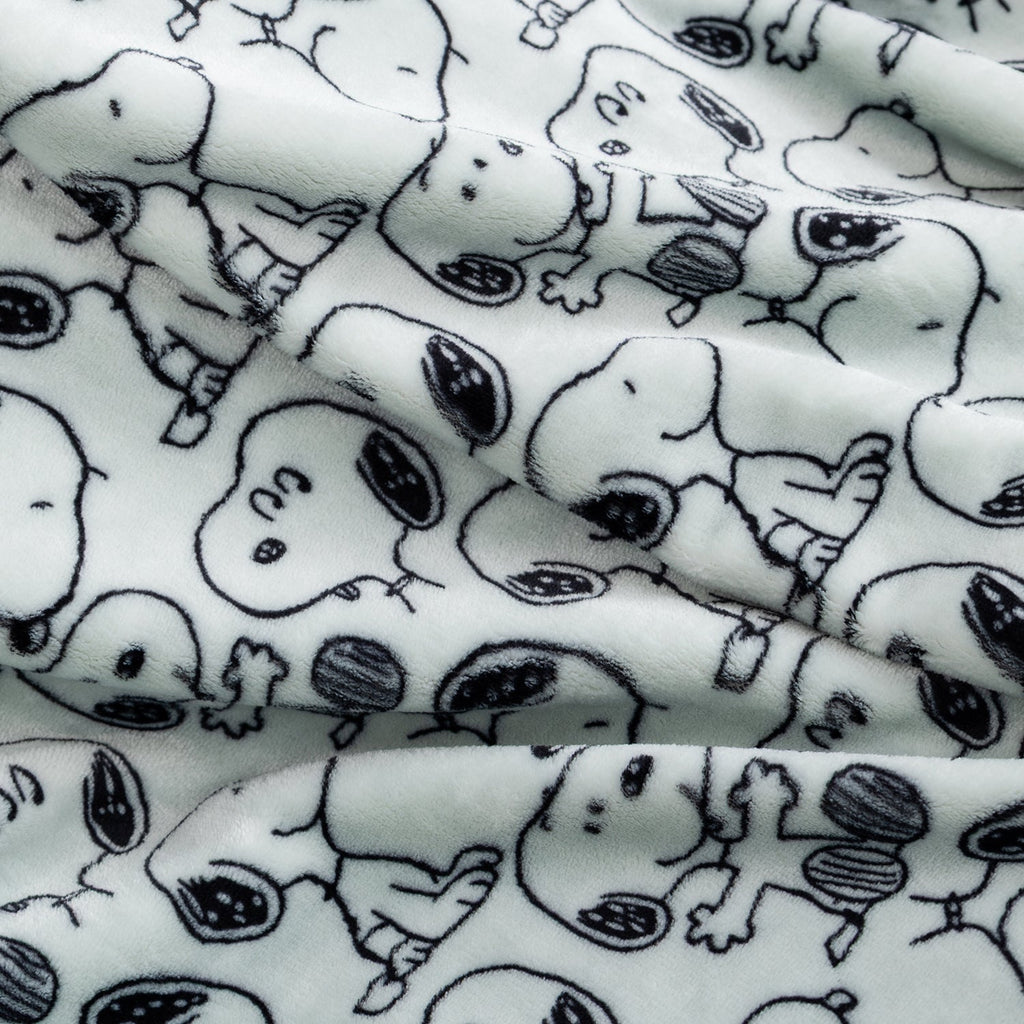 Peanuts® VelvetLoft® Throw