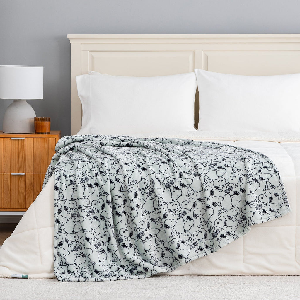 Peanuts® VelvetLoft® Throw